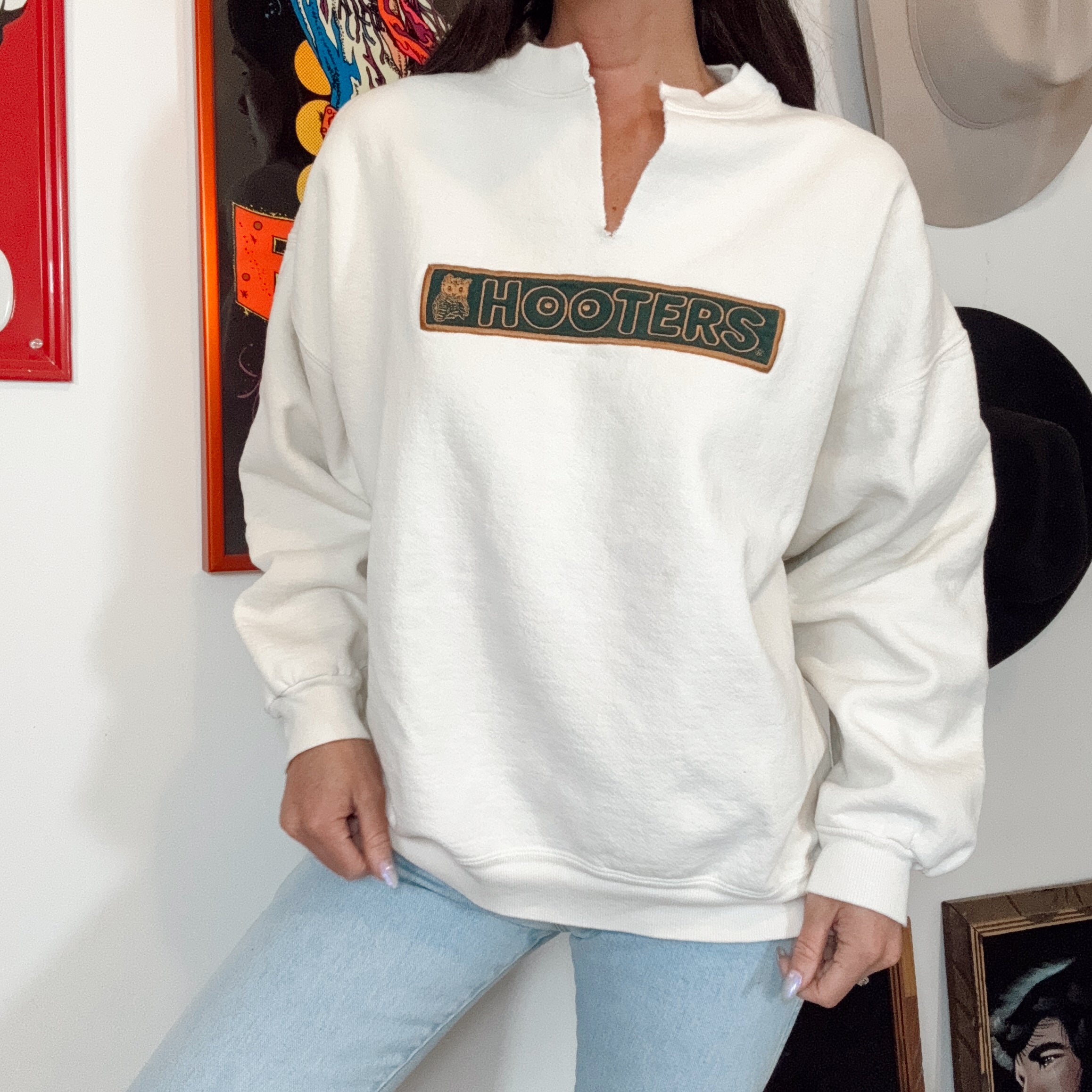 Vintage 90s Hooters Crewneck